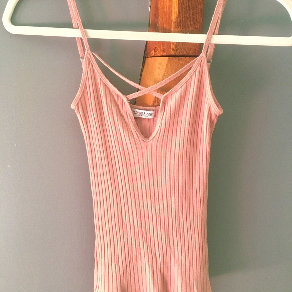 🌻Super unique cross front top